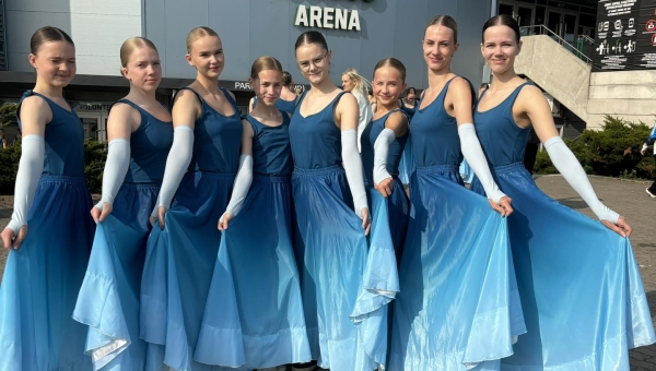 Võru võimlejad esinesid iluvõimlemise Euroopa meistrivõistluste avatseremoonial